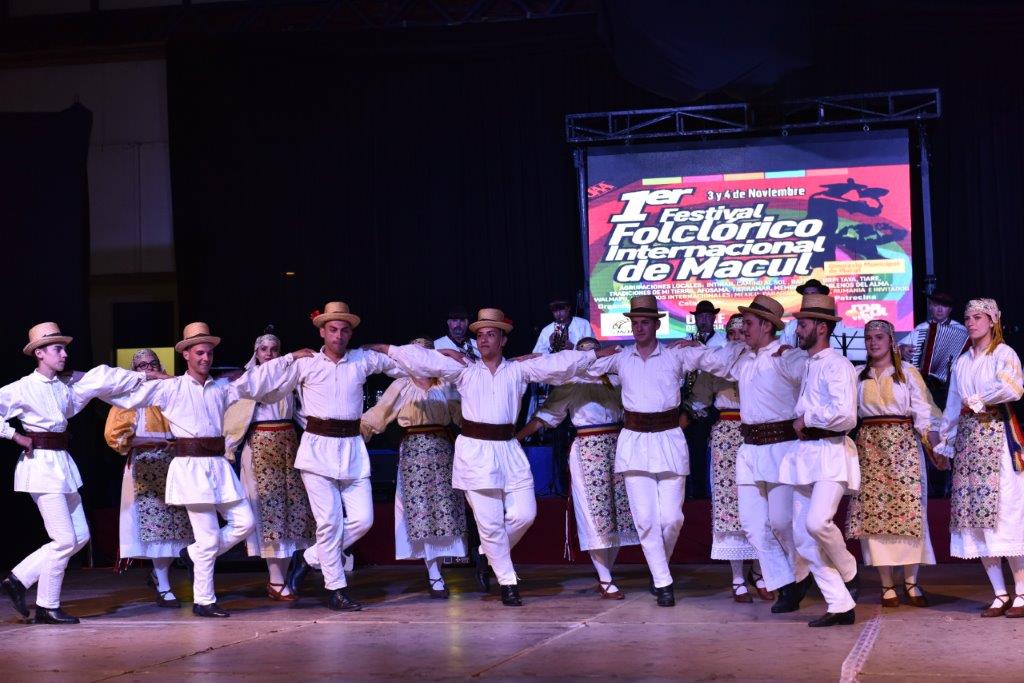 Ansamblul Folcloric Sinca Noua in Macul Chile 2017, Reprezentatie la Gimnasio Municipal de Macul